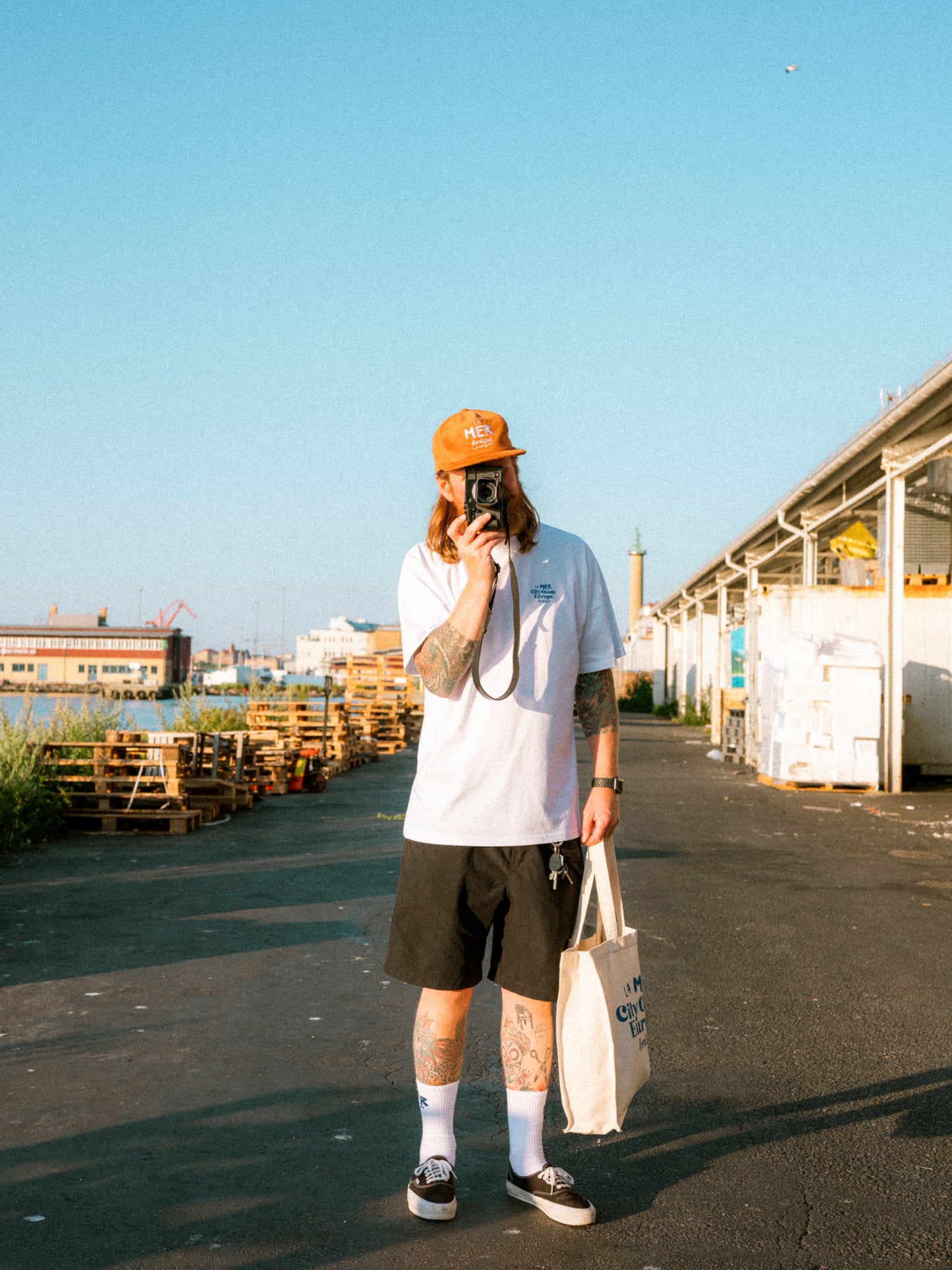 CGE x La Mer Nordique Bensinmack Tee