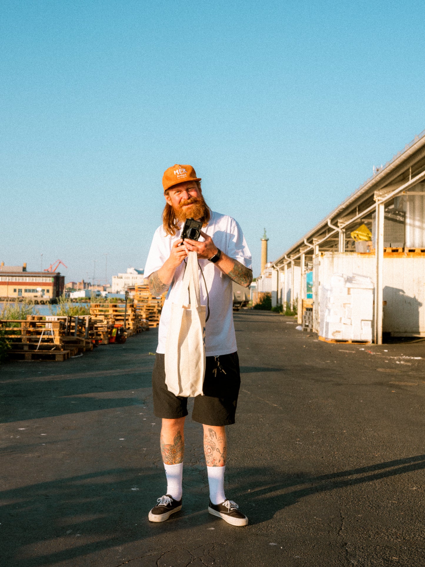 CGE x La Mer Nordique Bensinmack Tee